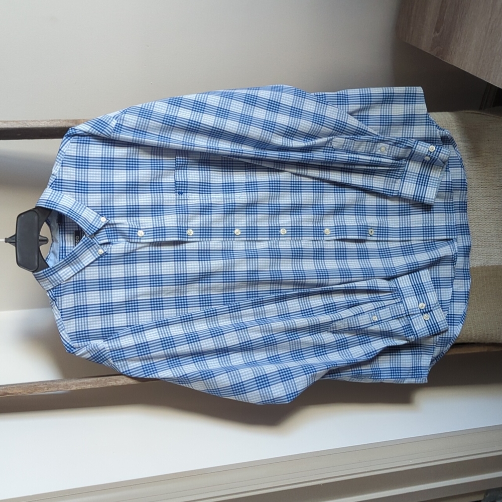 Men's business casual button down.